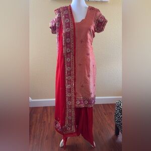Red and Gold Embroidered silk Salwar Kameez Punjabi Indian Pakistani Afghani